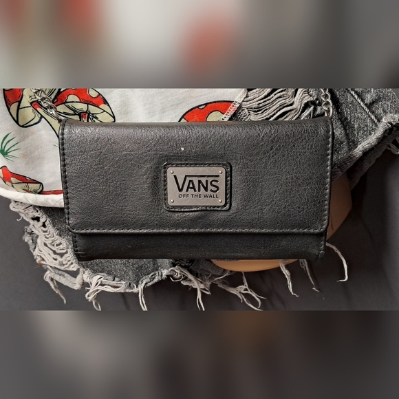 Vans Chained Reaction Crossbody Wallet - Picture 2 of 4